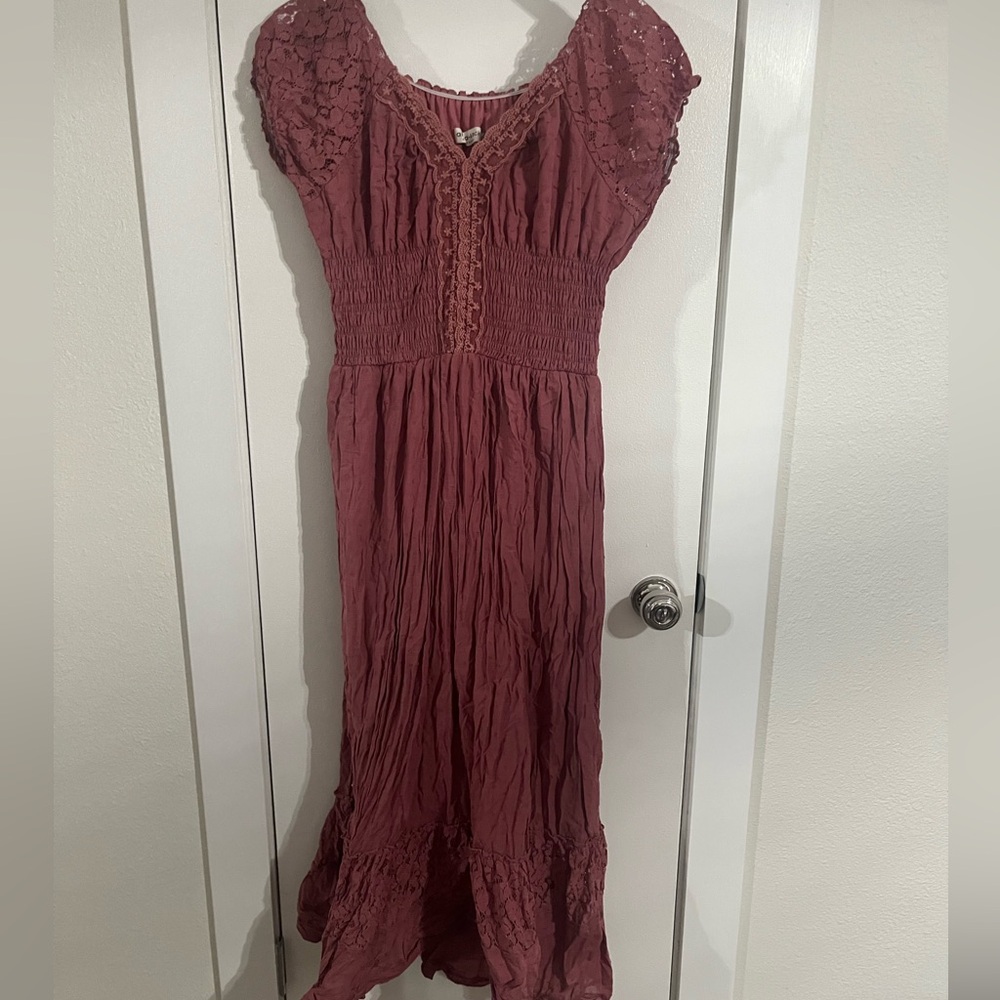 Chic Lace-Trimmed Maxi Dress in Dusty Rose